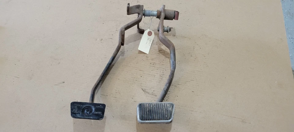 Conjunto de pedal de freno de embrague Ford Torino Fairlane Mercury Cyclone 1968-69 FOMOCO Foto 2 de 4