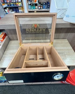 edler Humidor von der Marke Villiger – gebraucht mit Gebrauchsspuren