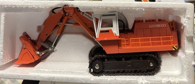 Diapet Hitachi UH801 Hydraulic Excavator Scale Model 1/60 Yonezawa
