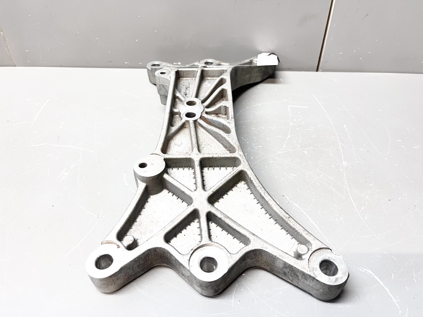 ⭐️2014-2019 MASERATI GHIBLI M157 TRANSMISSION MOUNT BRACKET CROSSM 670003953 OEM
