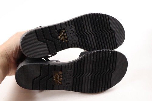 Soul Naturalizer Women's 6M Willa BLACK Sandals Leather Criss Cross Strap - Picture 5 of 10