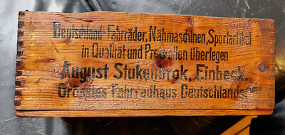 Holzkiste  August Stukenbrok   1920 Fahrräder Nähmaschinen Pneumatics Waffen Gol