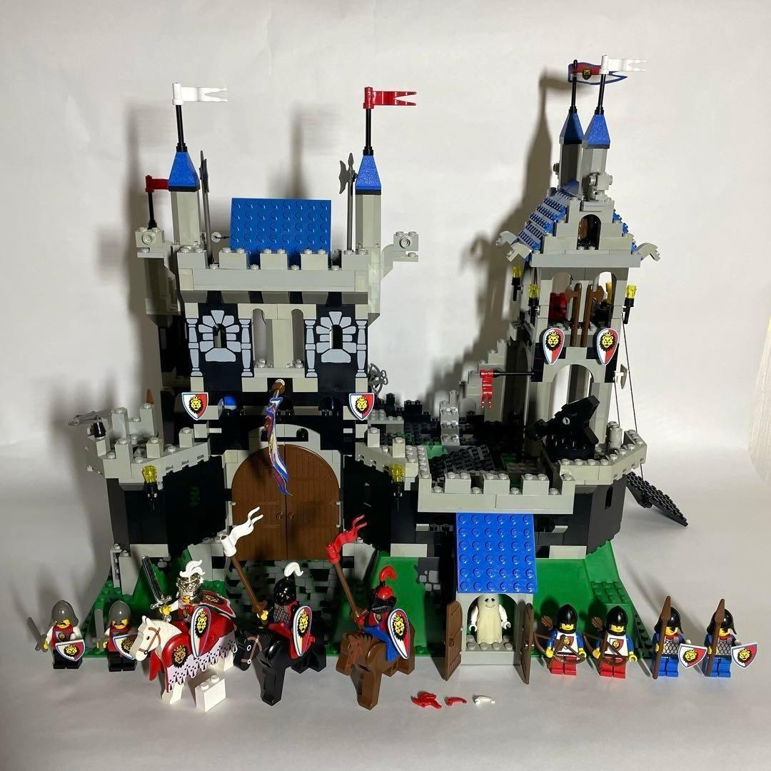 LEGO System Castle Royal Knight's Castle 6090 In 1995 Used Retired