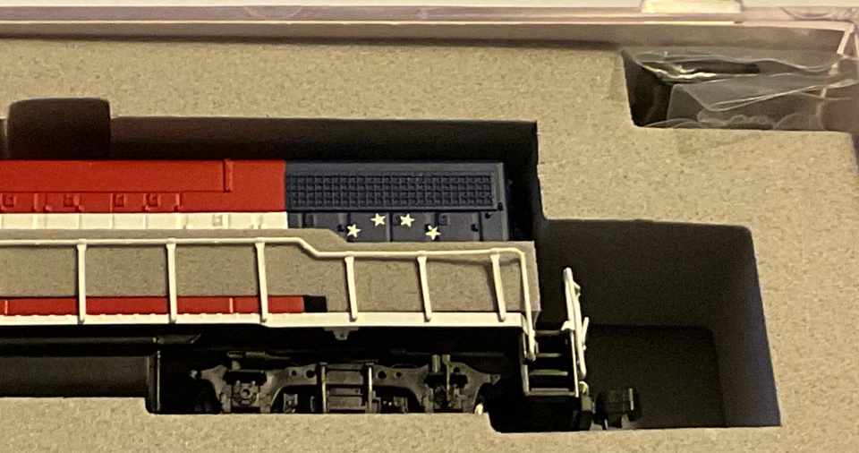 Locomotora bicentenaria Atlas BOSTON & MAINE GP 38-2 #200 B&M escala N Foto 3 de 4