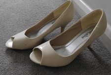 Viva La Diva Cream Gloss Peep Toe Shoes Size 5 Nice Ladies Women's New Smart