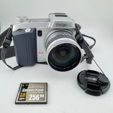 Minolta DiMAGE 7 Digital Camera 5.2MP 7x Opti...