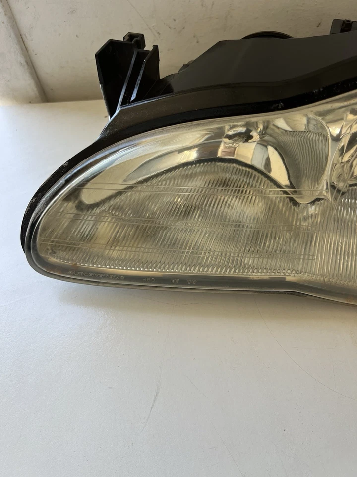 2000-2005 Chevrolet Monte Carlo передняя левая фара со стороны водителя оригинальная - Изображение 2 из 4