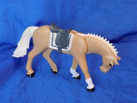 Playmobil Horse Stable Figures w/ Horse Geobra Vintage
