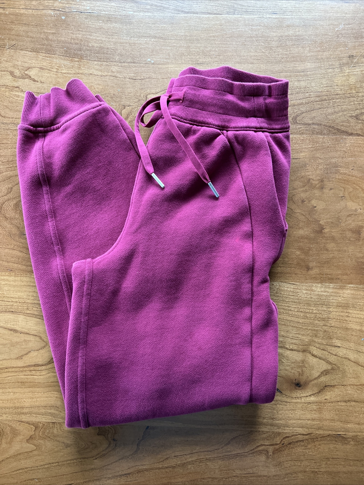 Lululemon women’s scuba sweatpants cranberry 0 Gem