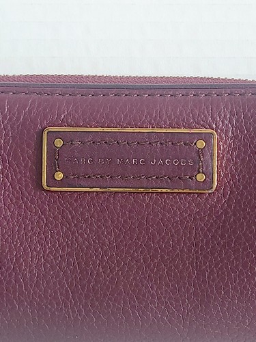 Marc By Marc Jacobs Pebbled Burgundy Leather Zippered Wallet Phone Holder Purple - Picture 2 of 10