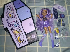 Monster High Skulltimate Secrets Fearidescent Clawdeen Wolf w/ Coffin Locker NR