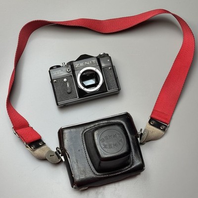 Zenit TTL 35mm SLR Body | Analogkamera | Refurbed & Voll Funktionsfähig + CASE