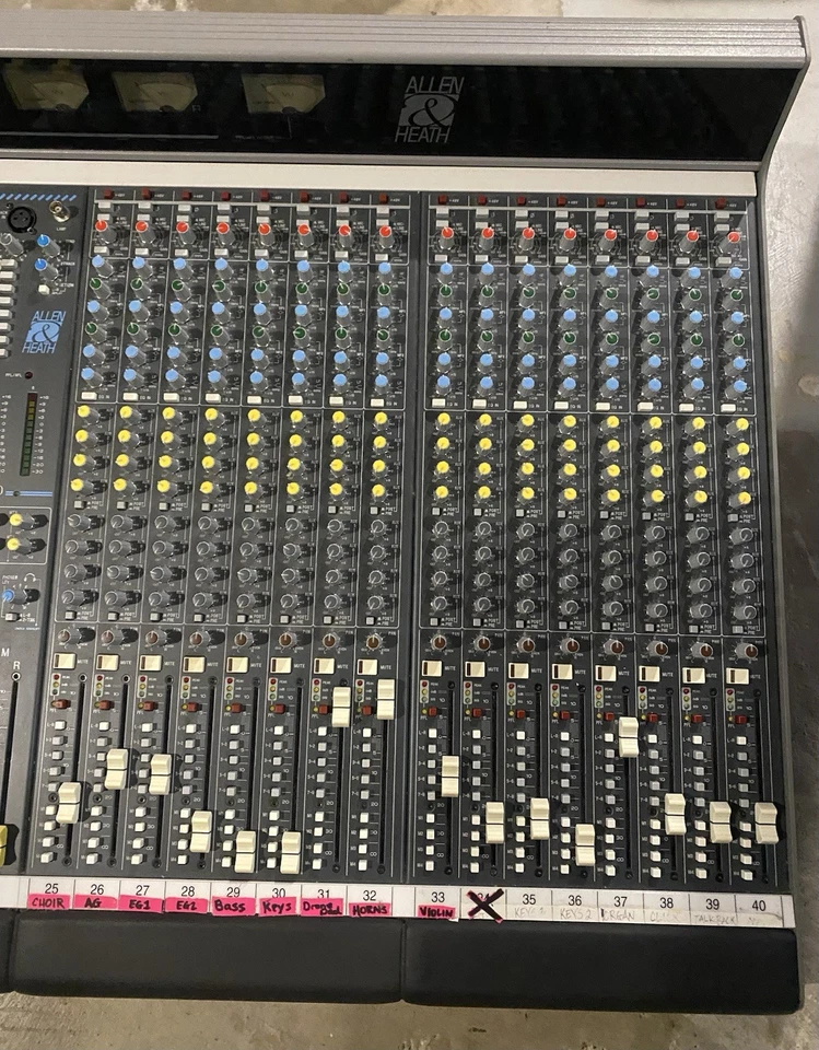 Consola de mezcla de audio Allen and Heath GL3300 40 canales doble función - **LEER** Foto 2 de 4