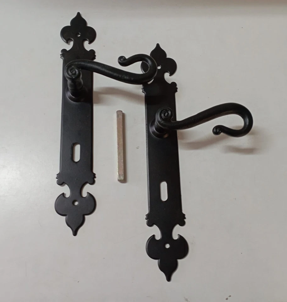 MANIGLIA COPPIA MANIGLIE IN FERRO BATTUTO NERE QUADRO 8 INTERASSE 70 PER PORTE - Immagine 2 di 4