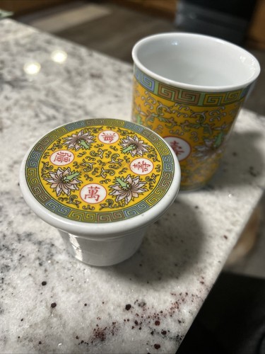 Vintage Chinese Porcelain Tea Mug with Lid and Insert - Picture 7 of 8