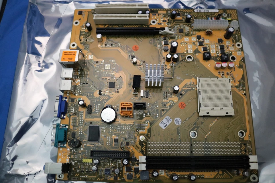 AM2/AM2+ BTX Form Factor Motherboard/Mainboard - Image 4 of 4