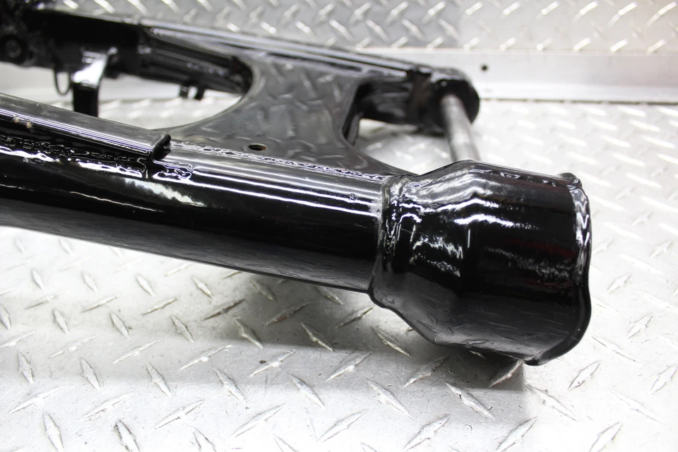 1999 KAWASAKI VULCAN 1500 VN1500J DRIFTER REAR SWINGARM W/ AXLE 33001-1561 - Image 3 of 4