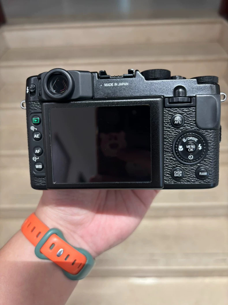 FUJIFILM X10 12MP Digital Camera with 12 Megapixel Optical Zoom
