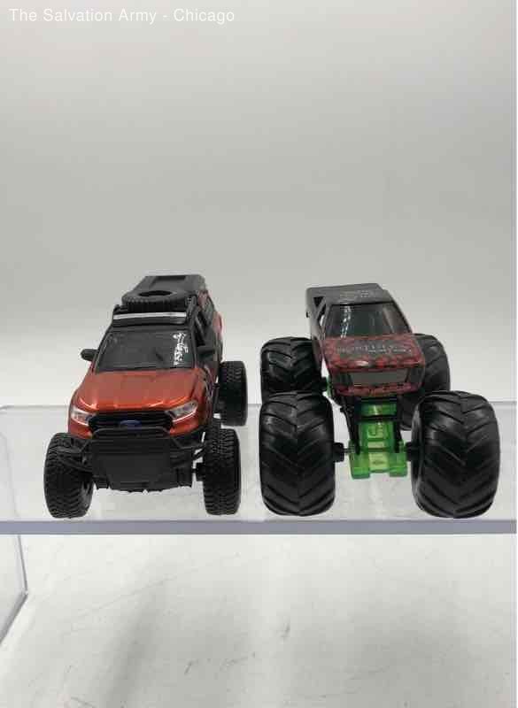 Diecast Monster Jam Northern Nightmare Bounty Hunter Mini Truck Lot Of 12
