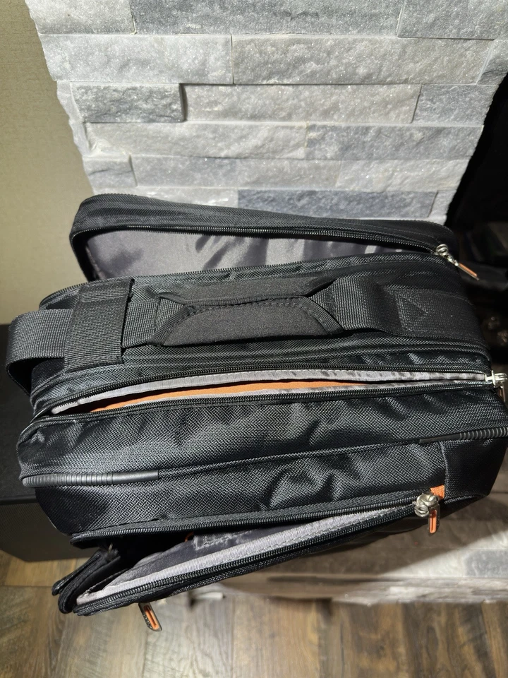 Antler Ultimate Traveller 多用途商务包 带背包和肩带 — 第 3/4 张图片