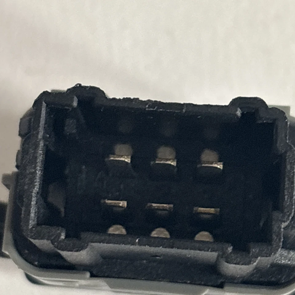 RENAULT MEGANE 2005 AIR DEFLECTOR SWITCH BUTTON 28082 - Image 4 of 4