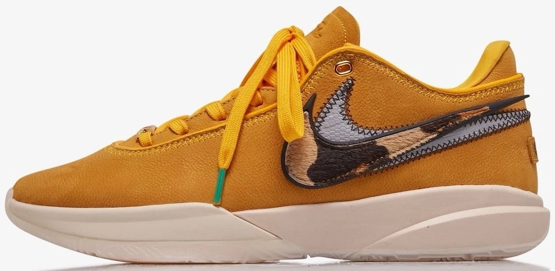 Preços baixos em Uninterrupted x Nike LeBron 20 EP Speak Your