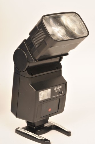 Jessops TTL300 Bounce Tilt Swivel Flash Multi-Dedicated Universal Nikon Pentax - Picture 4 of 10