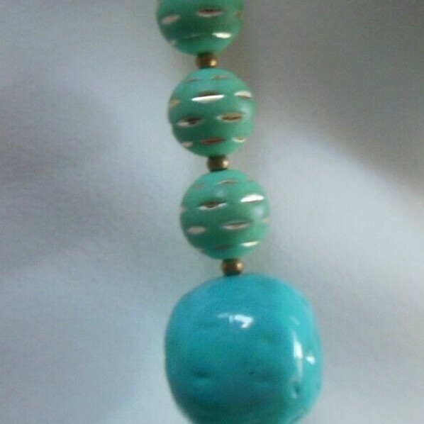 Vintage Ocean Blue Carved Flower Plastic Bead Necklace Gem