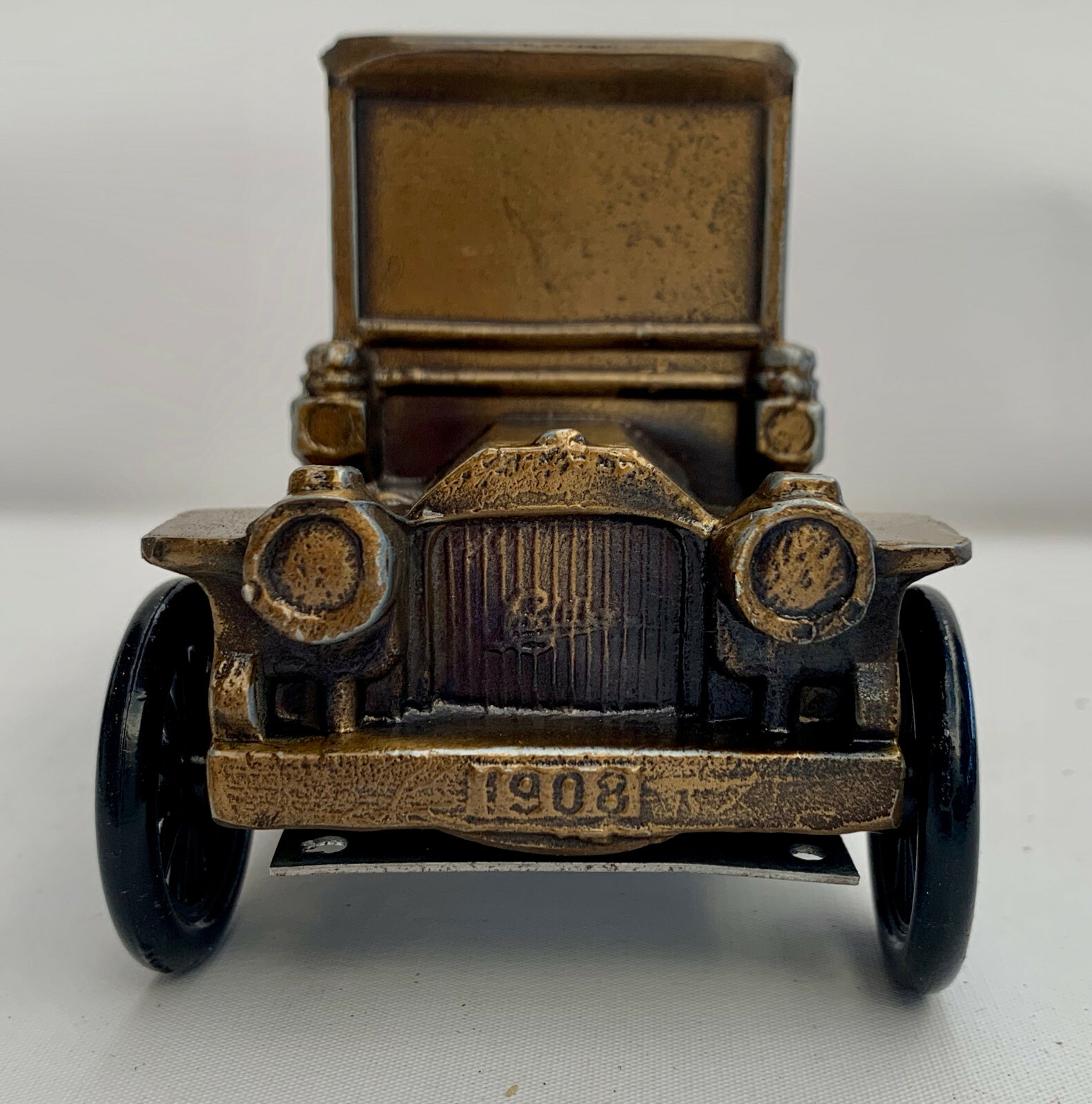 ANTIQUE AUTO COIN BANK PIG BANK BANTHRICO 1908 CADILLAC VINTAGE 1974