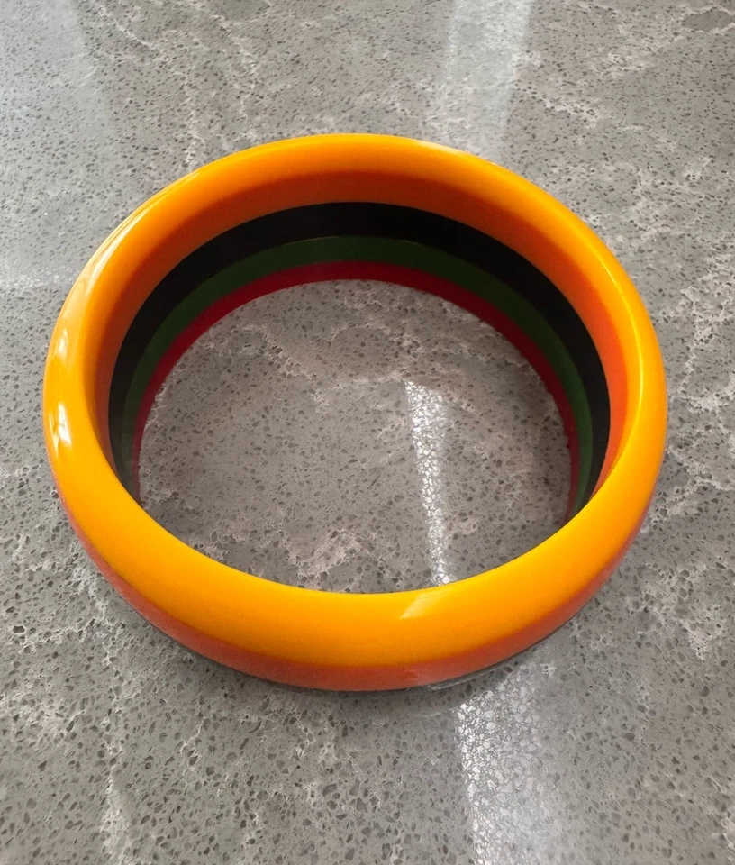 Bracciale vintage in plastica laminato a strisce 5 colori - Immagine 3 di 4