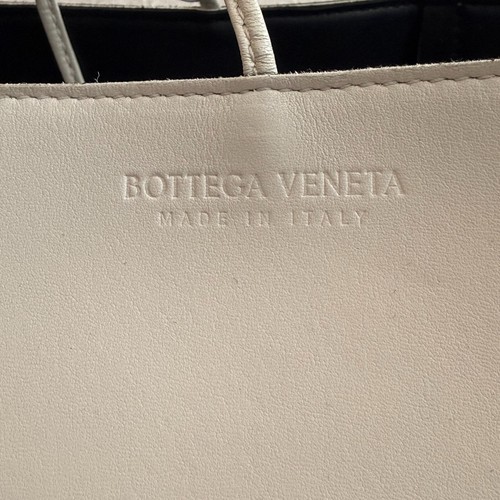 Borsa Bottega Veneta Medium Arco Intreccio in pelle bianca - Foto 11 di 21