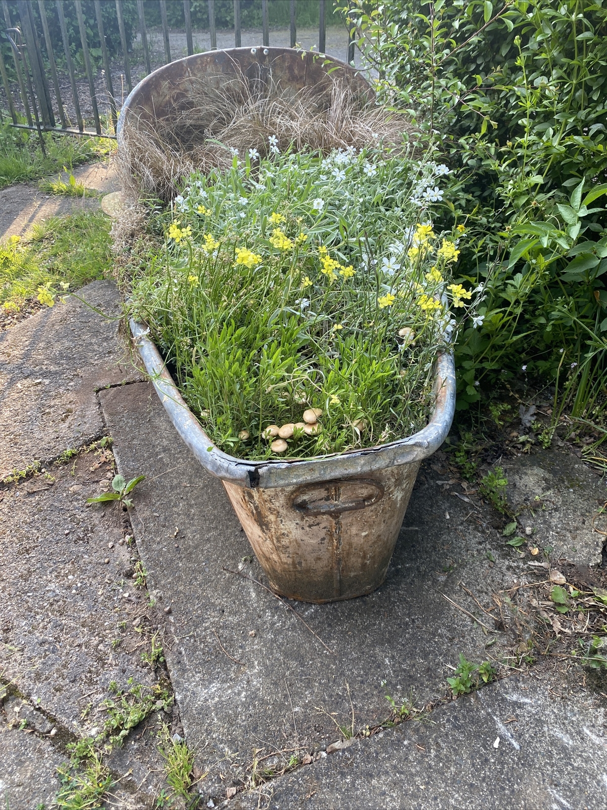 Large used Vintage Galvanised Trough Hip Tin Bath Garden Tub Planter