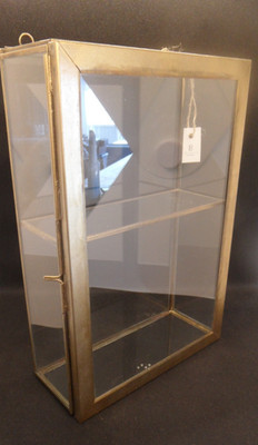 IB Laursen 0876-17 Hängeglasvitrine Wandvitrine Messing Glas 1 Zwischenglasboden