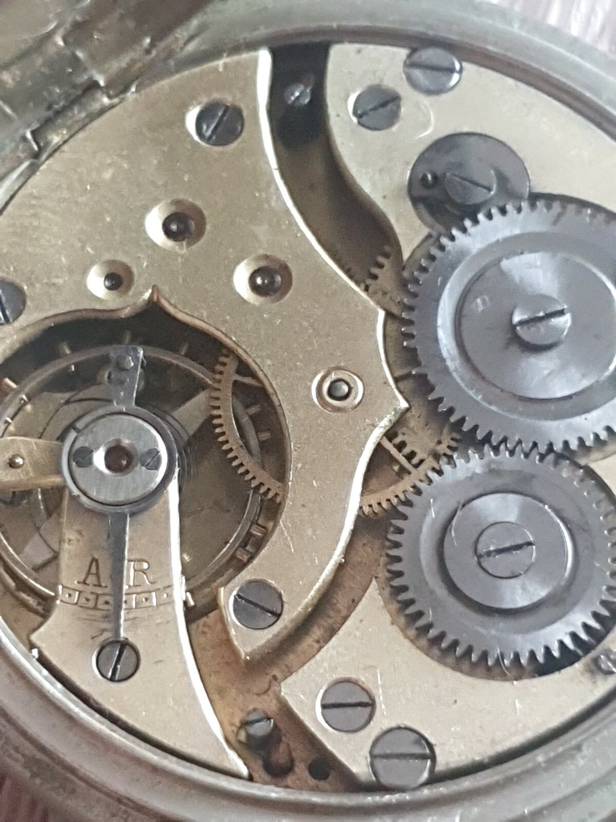 PIÈCE HORLOGERIE MONTRE LIP R25 UN AXE DE BALANCIER