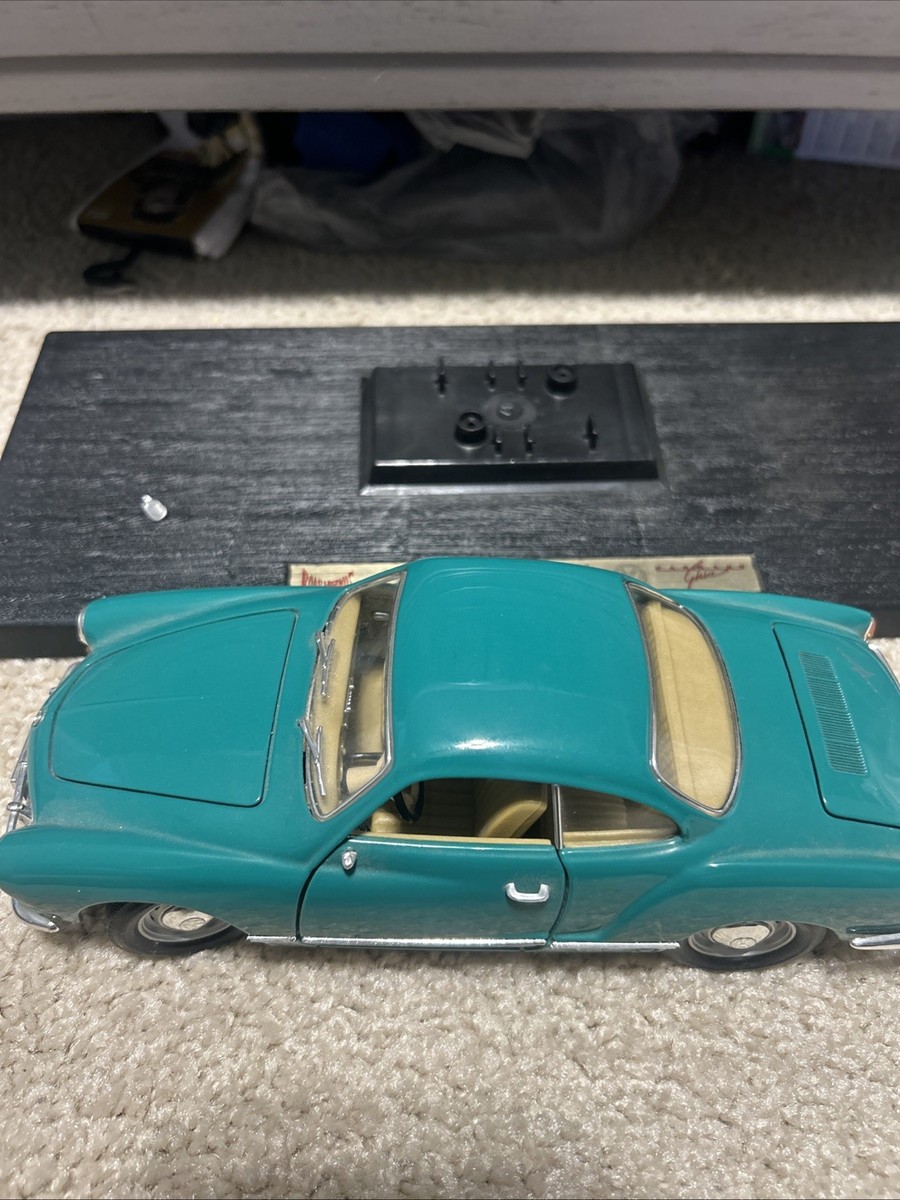 Road Legends 1:18 Scale Die-Cast 1966 Volkswagen Karmann-Ghia
