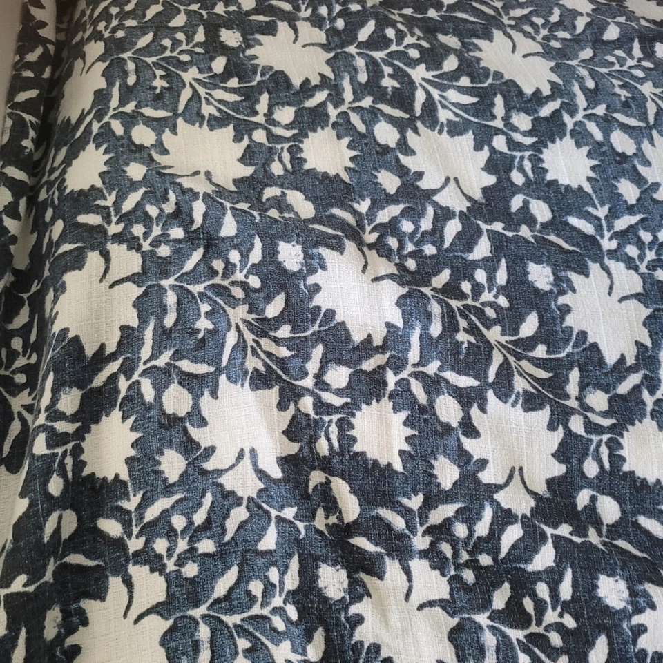 Manta, mantel, funda de sofá grande con estampado de bloques floral azul y blanco Foto 2 de 4