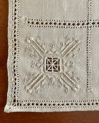 Gorgeous Vintage Cut-work, Pulled Thread & Embroidererd Linen Placemats/ Napkins