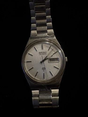 Vintage Seiko Quartz Men’s Silver Tone Day Date Watch For Parts Repair