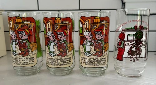 VINTAGE 1984 KEEBLER ELF SOFT BATCH (3) + 1978 HOLLY HOBBIE COKE (1) GLASSES