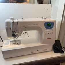 Quilter's Sewing Machine Janome Memory Craft 6300P (Metal body, Tested.