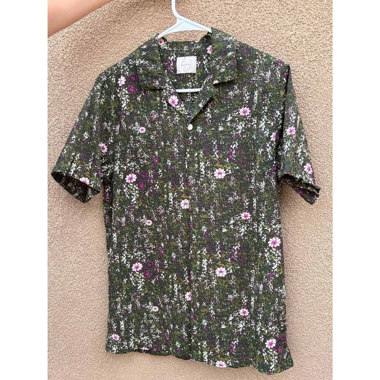 Men’s Medium Pacsun Flora and Fauna Greens Camp Button Down Shirt