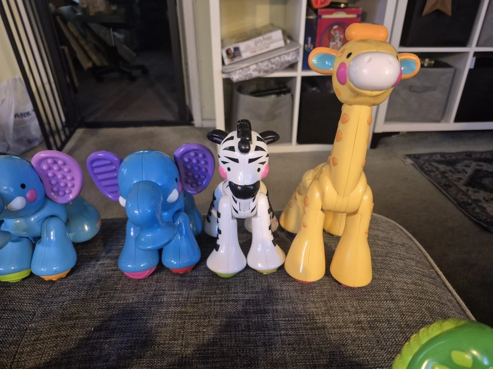 FISHER PRICE Increíbles Animales MIXED Lote de 12 que traquetean giran/sacuden, texturizados. Foto 4 de 4