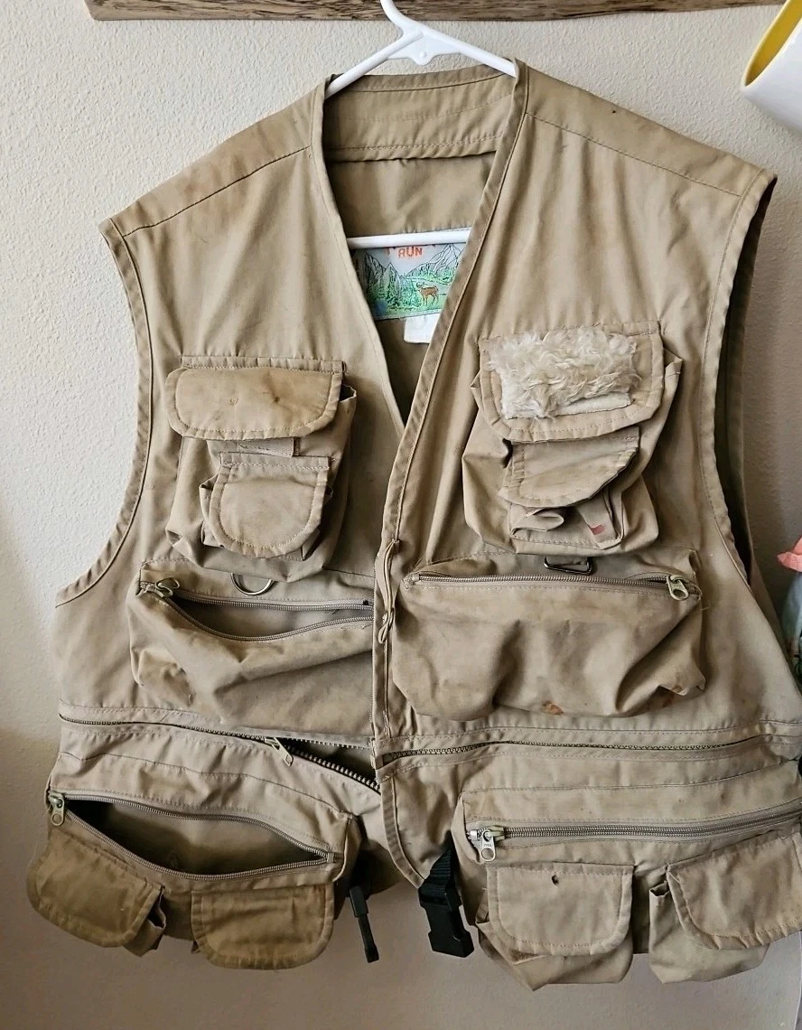 RIVER RUN Fishing Vest Size L Large Pockets Fly Vintage Zipper Fish Holder