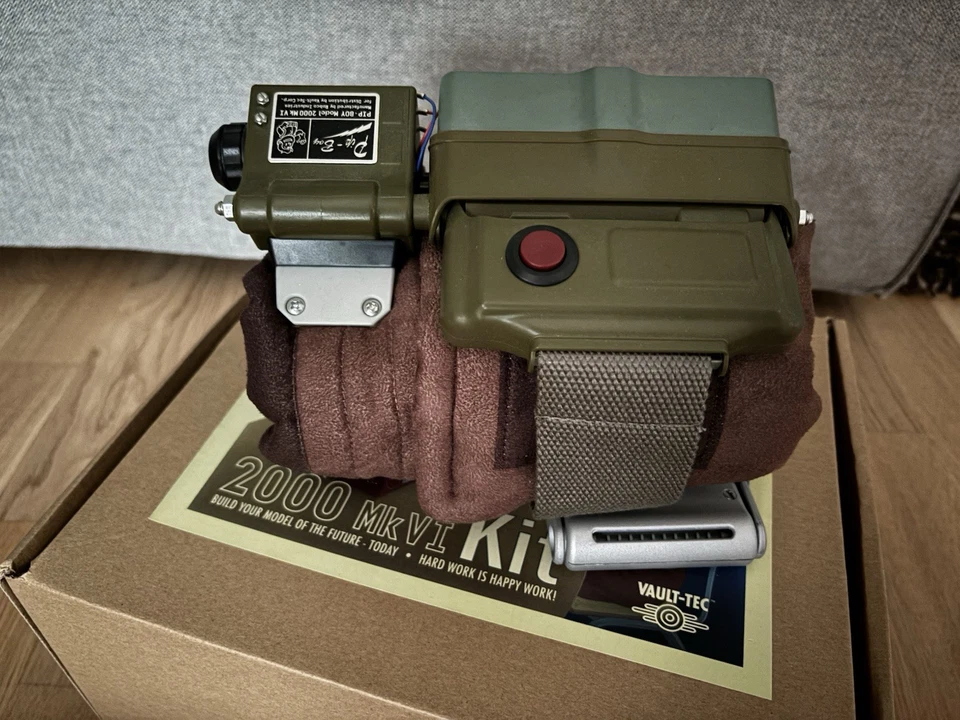 Fallout Pip-Boy 2000 Mk VI – Bausatz von The Wand Company - Bild 4 von 4
