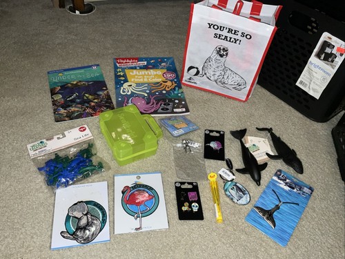 SEAWORLD REUSABLE BAG, BOYS BUNDLE NECKLACE,SEA LIFE CREATURES PATCHS,BOOKS, ETC - Picture 4 of 24