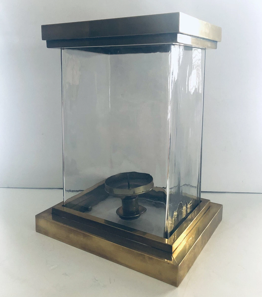 Enclosed glass clearance display case