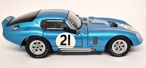 Exoto 1/18 Shelby Cobra Daytona Winner 1964 Tourist Trophy #21 Dan Gurney Figure - Picture 4 of 12