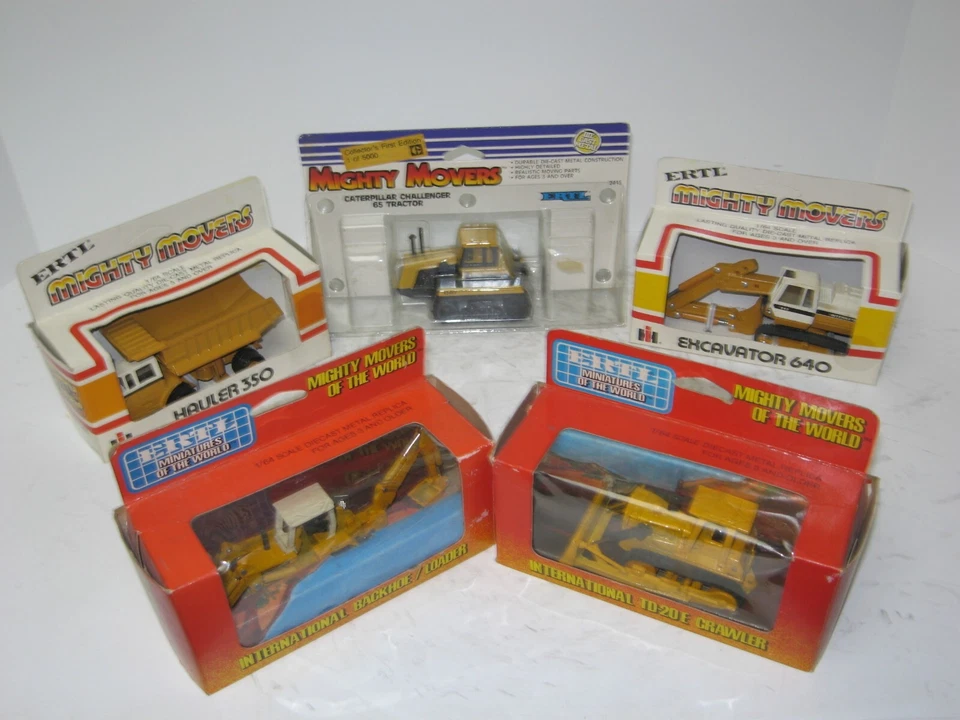 1/64 SCALE BUNDLES: INTERNATIONAL EXCAVATOR, HAULER, CRAWLER, BACKHOE & CAT 65 - Image 2 of 2