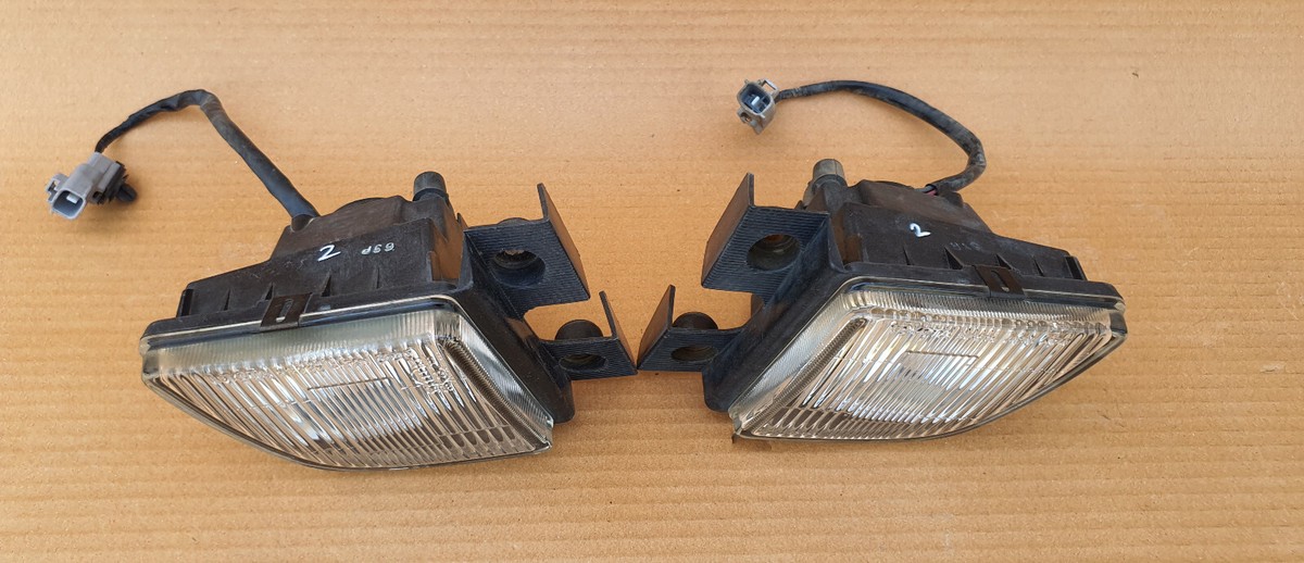 Toyota Hiace Van KD-KZH106W 2000 OEM Fog Lights Fits Toyota Corona