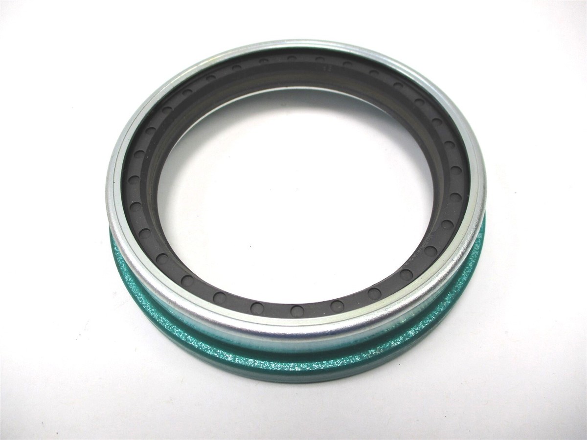 3833576C1 NEW INTERNATIONAL WHEEL SEAL 529261 28758 370150A
